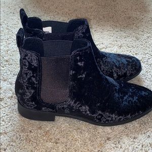 TOMS Ella Velvet Ankle Booties